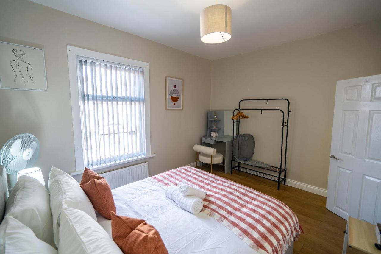 Entire House-Merseyside-Liverpool バーケンヘッド エクステリア 写真